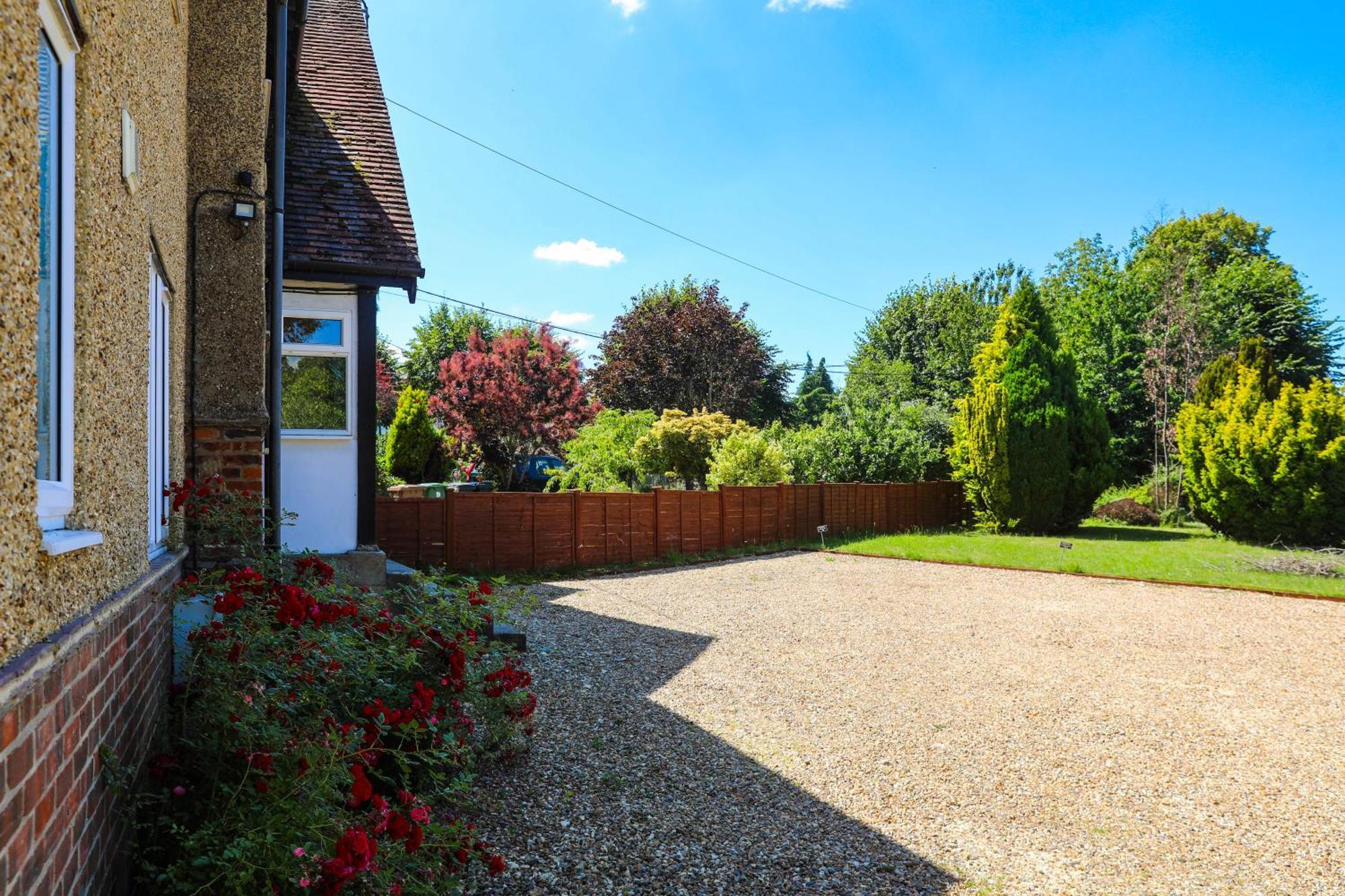 Ground Floor Flat With Parking, Sleeps 3 Apartment Wheatley Exterior photo